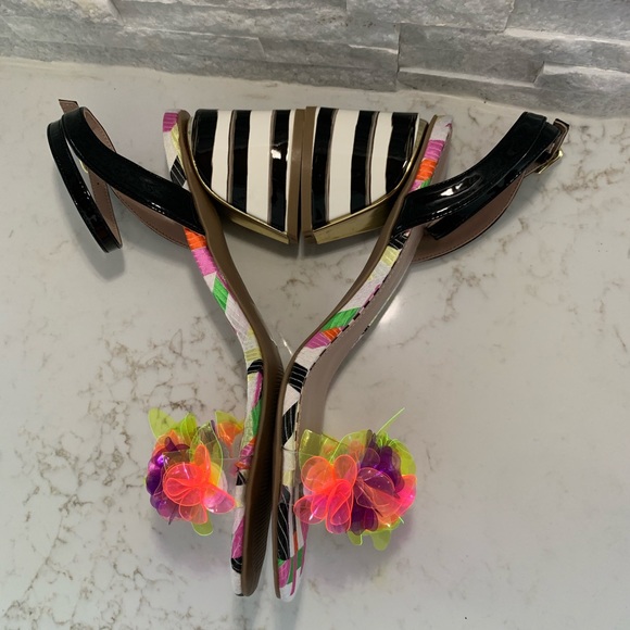 ✔️✔️SOLD✔️✔️NWOT 👠👠BETSEY JOHNSON Super CUTE!! - Picture 3 of 6